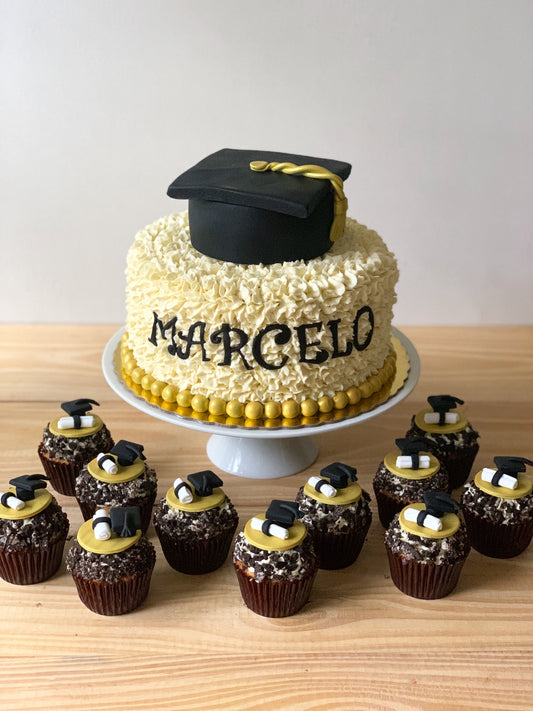 Graduación con birrete + cupcakes